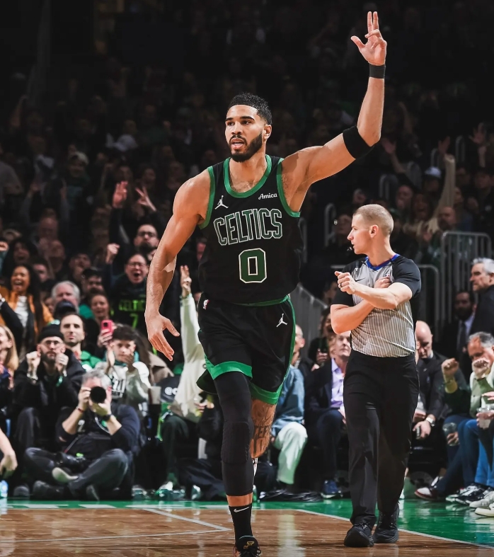 以塔图姆为主体去换字母换得到吗？
首先我是凯尔特人球迷，队里最喜欢的球员是塔图姆