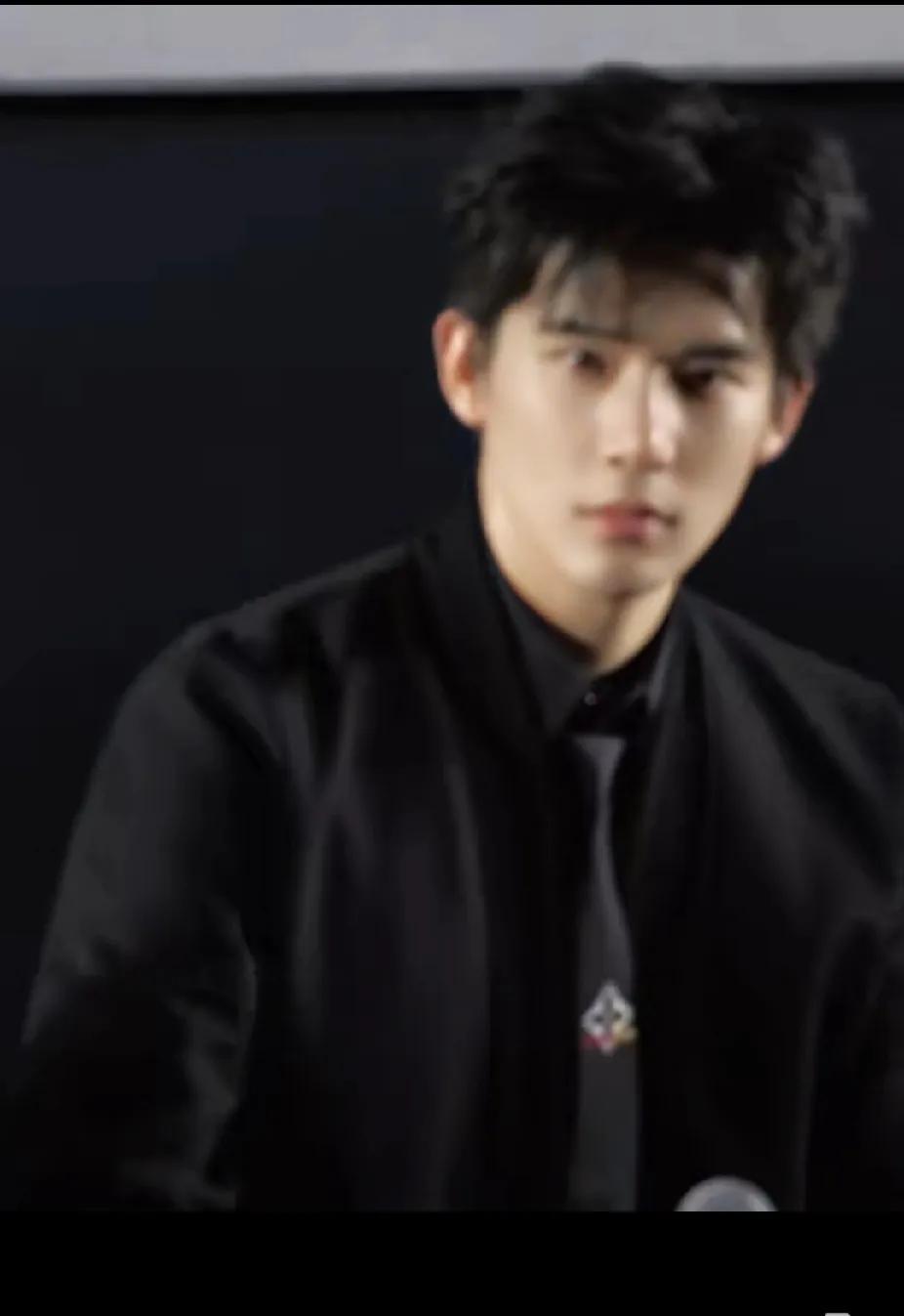 王安宇不仅人长得帅，字也写得这么好看！