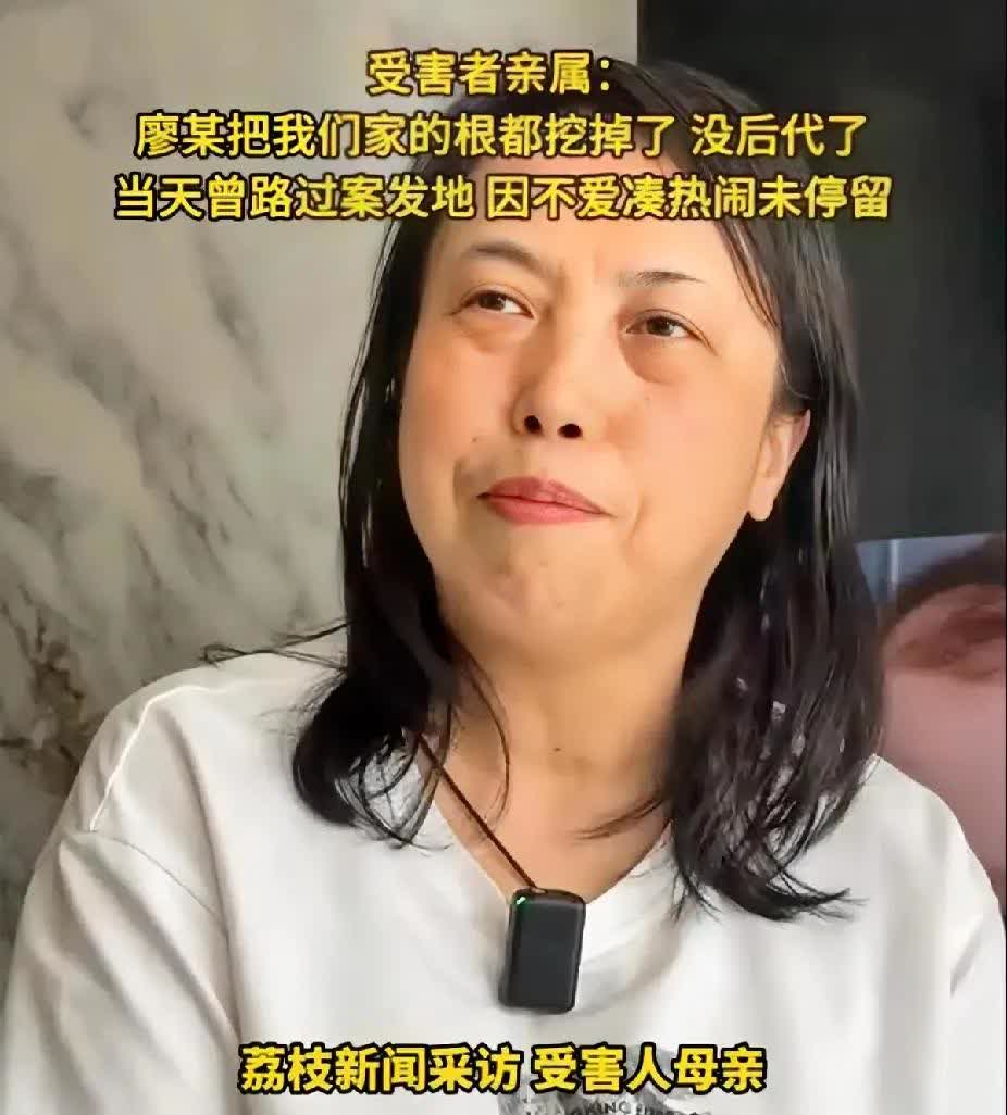 现在全网最伤心的应该就是江西景德镇那场车祸中遇难的一家三口的家属了。

事发