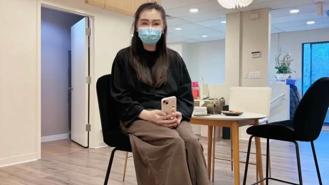 小倩王祖贤加拿大开艾灸馆，一件棉衣过冬，默默为大S立牌位，人间温暖不过如此！