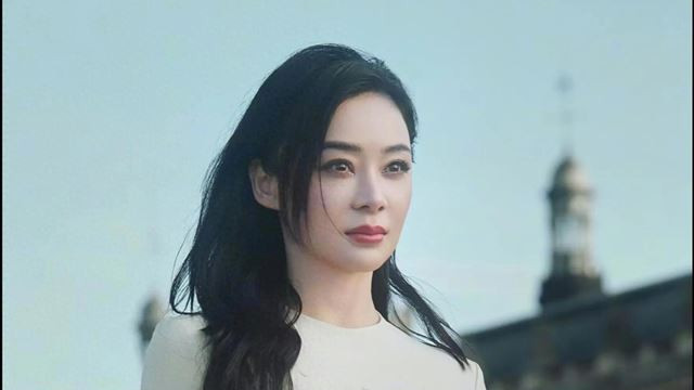 女神袁姗姗漏肚脐了自信风情又迷人 袁姗姗巴黎时装周沙漏腰壁纸