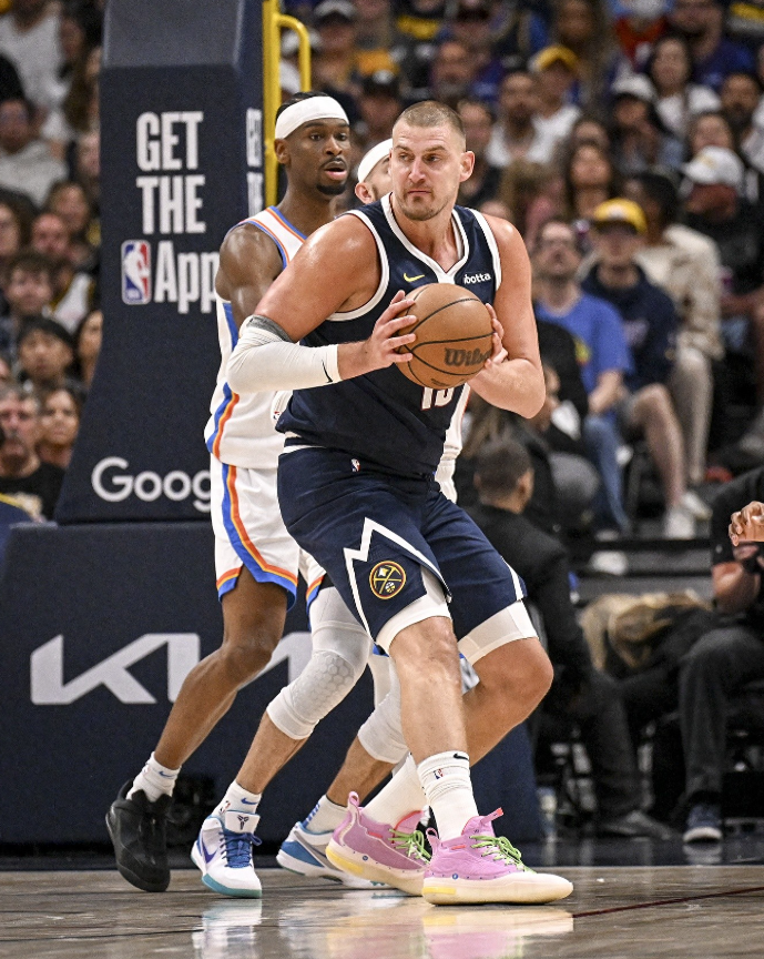 NBA官网评选出了新赛季（2025-26赛季）西部联盟十大球星，约基奇力压亚历山