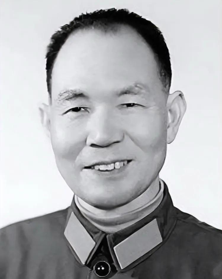 1950年，毛主席听说戴镜元贪腐，大怒：“再大的官，也给我拖出去枪毙！”


