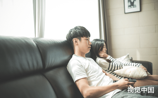 公司主播造谣白菜免费，害我负责的扶贫村损失百万，运营总监不以为意，直到我撤资三十亿