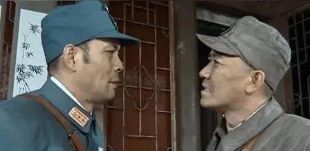 楚云飞请李云龙吃饭
楚云飞:“云龙兄，我对你们可是有意见，云龙兄这几年在晋西北的