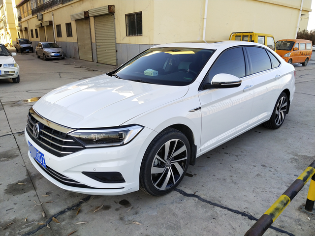 速腾异响问题
万能的圈友们，天冷以后，在过减速带或者颠簸路段时候，车身有明显咯吱