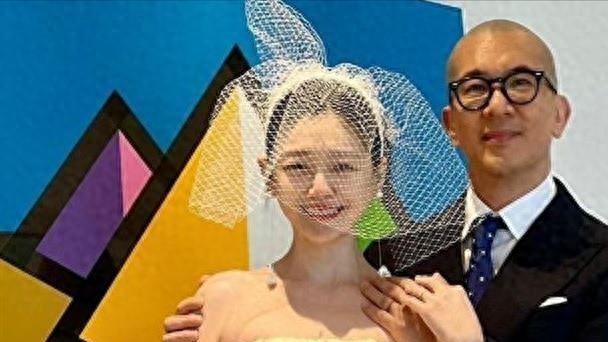 汪小菲夫妇携女儿爬山祈福继母马筱梅紧牵，小玥儿露出久违笑容9