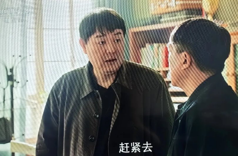 发现没有，《刑警的日子》里的黄队长，压根儿就不像个刑警。他不破案，不办公，更像一