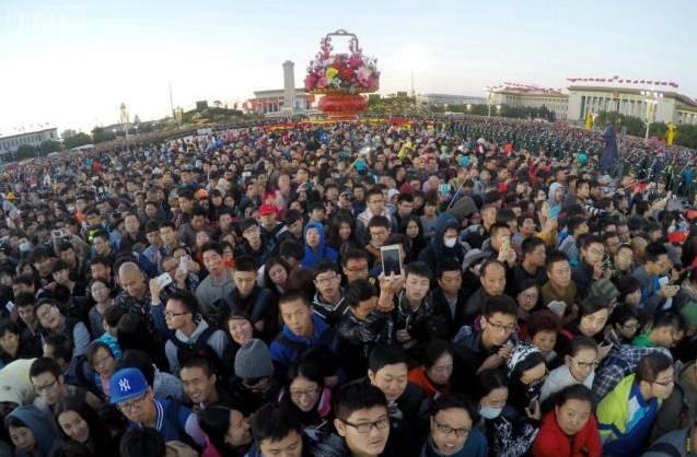 全世界都知道中国人放假了，全世界也都知道欧洲在抗议，美国在停摆，中国在放假，但是