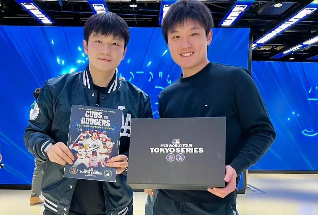 樊振东与张本智和合影！
