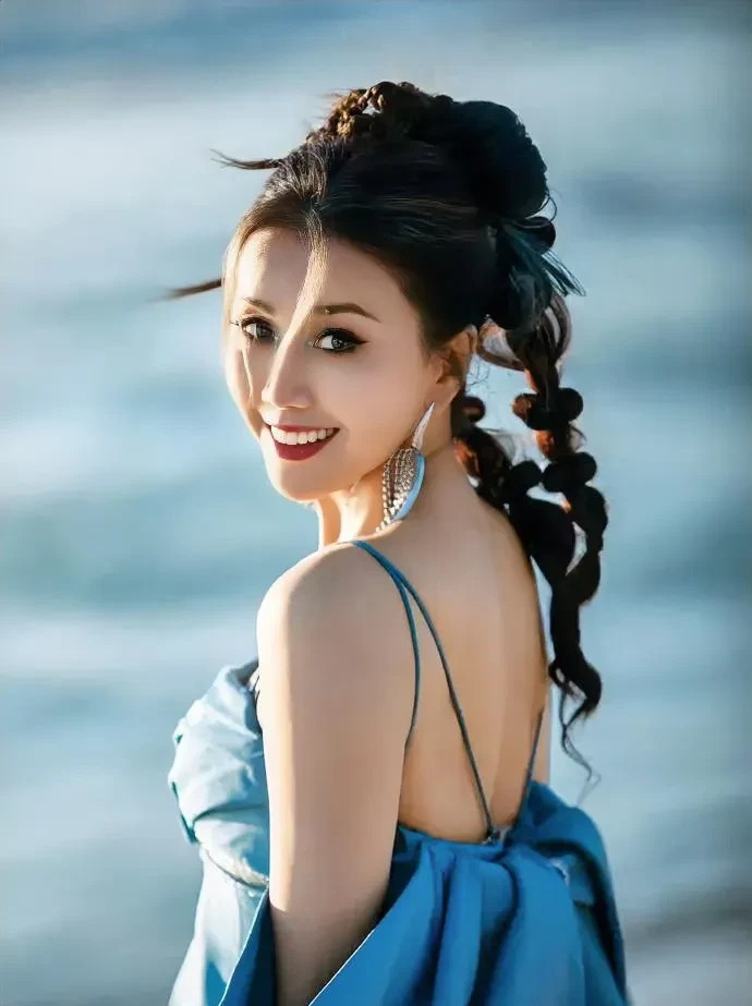 王蓉淘汰没哭点评哭了











王蓉居然没哭？在浪姐淘汰时她可是眼都
