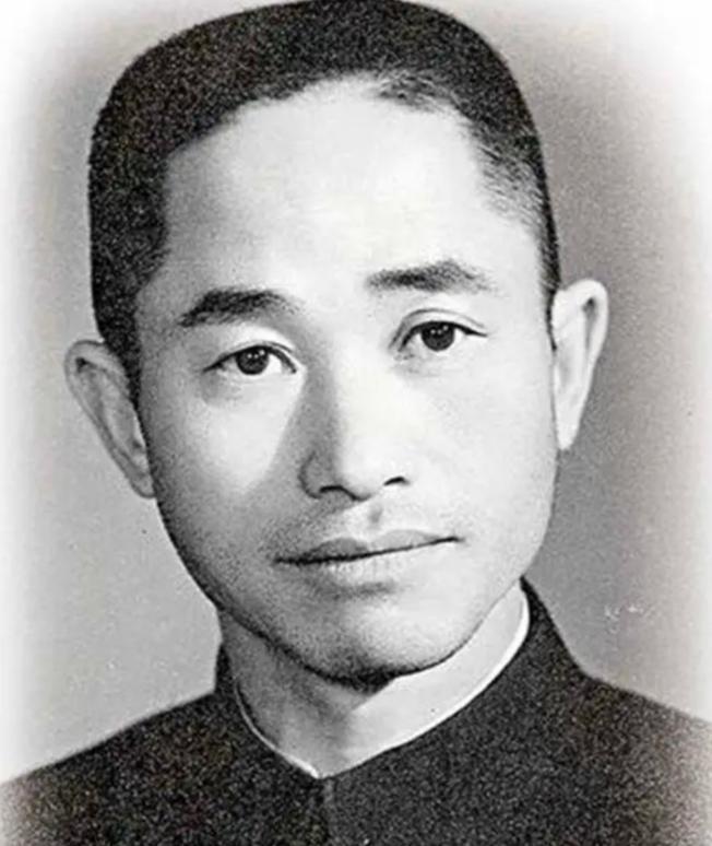 1951年，抗美援朝战役，彭德怀命蔡长元以死抗敌，谁知蔡长元转头就下令解散军队，