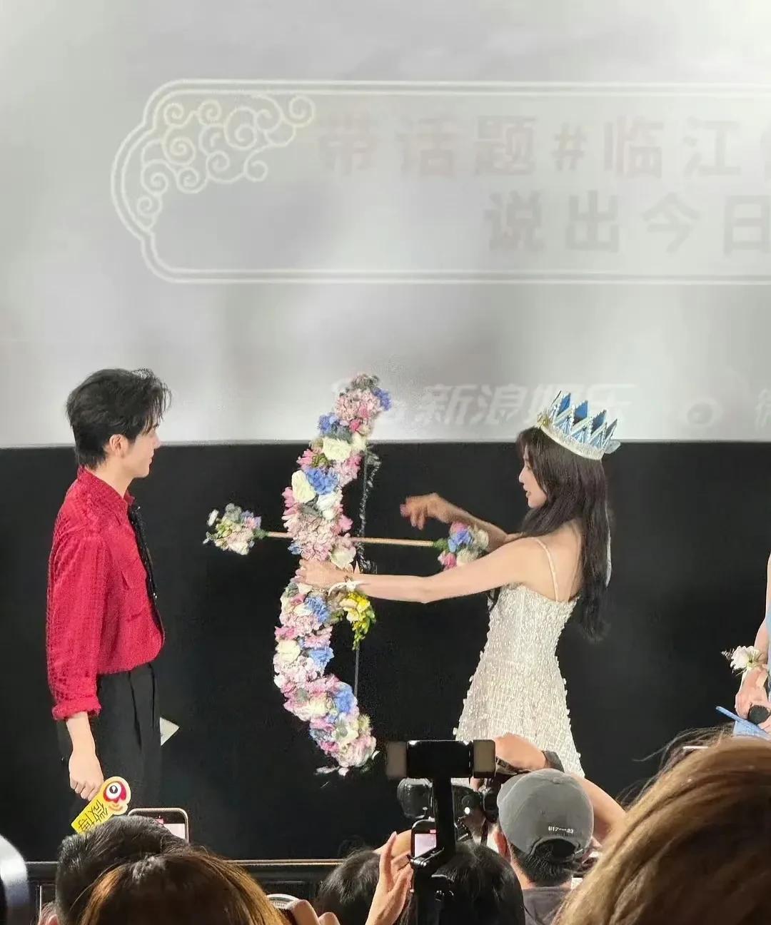 #记录我的2025#
救命！白鹿曾舜晞《临江仙》剧宣图一出来，我直接瞳孔地震…