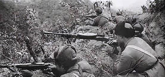 1951年铁原狙击战爆发后，志愿军63军566团团长朱彪得知美军在他们后方空降了