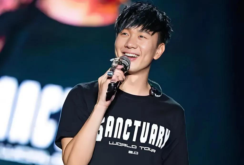 林俊杰北京鸟巢演唱会抢票，难度堪比“抢月饼”！
宝子们，林俊杰JJ20 FINA