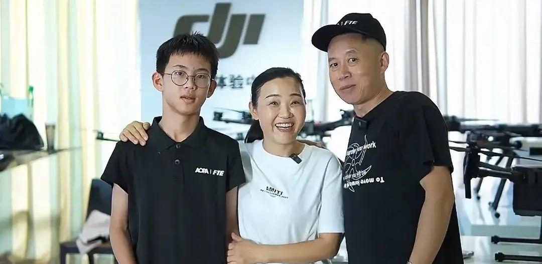 孙卓真不应该回来，好好的一个淳朴善良的大男孩被孙海洋养成了颓废老嫂子，嘴巴歪上天
