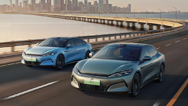 汉家族领航王朝向上，汉 L 携新色 OTA 焕新，比亚迪 2025 再破局引领全球