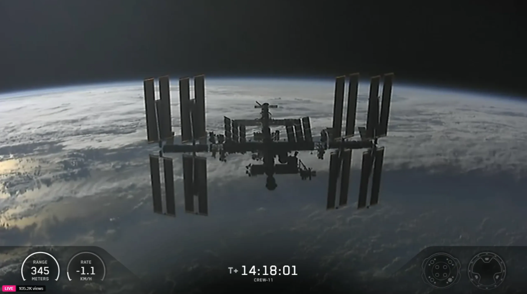 15个小时在轨飞行，今天下午2点30分，载人龙飞船和国际空间站完成对接。Crew