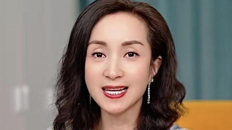 50岁著名女歌手复出却显落魄