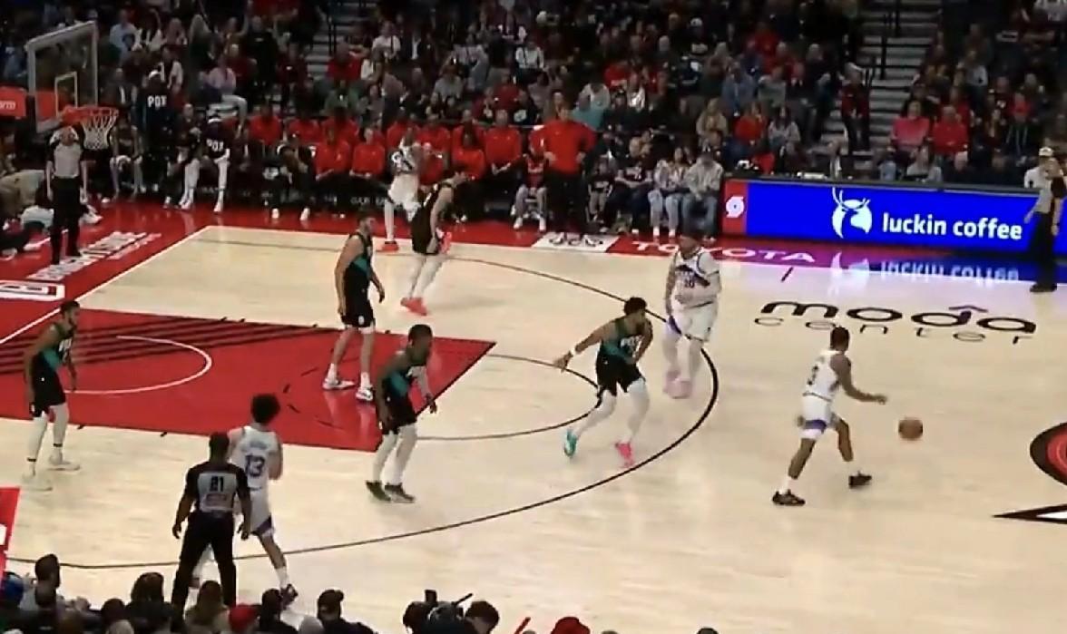 开拓者三节轰下114分领先爵士31分，杨瀚森前三节没有获得上场时间！北京时间20