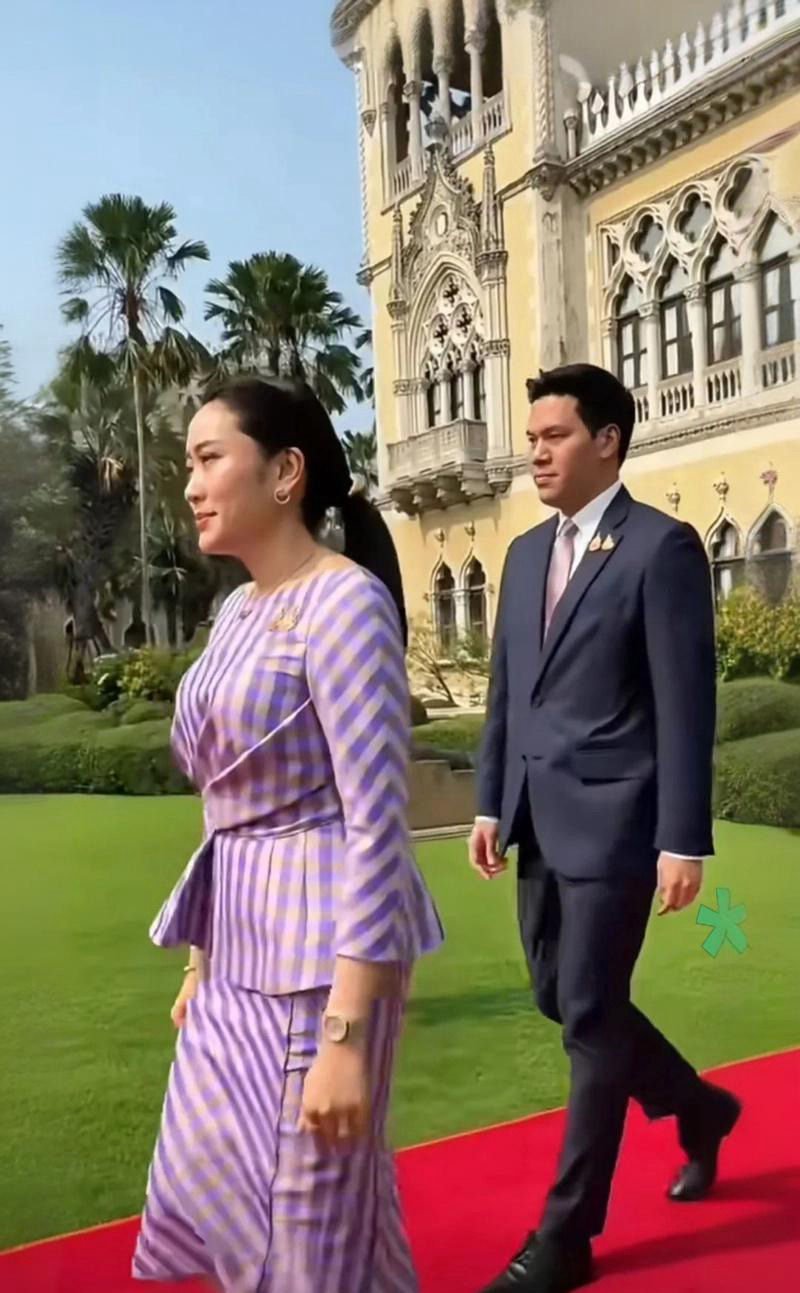 佩通坦老公真不错，爱老婆没话说











佩通坦背后那个男人，竟然这