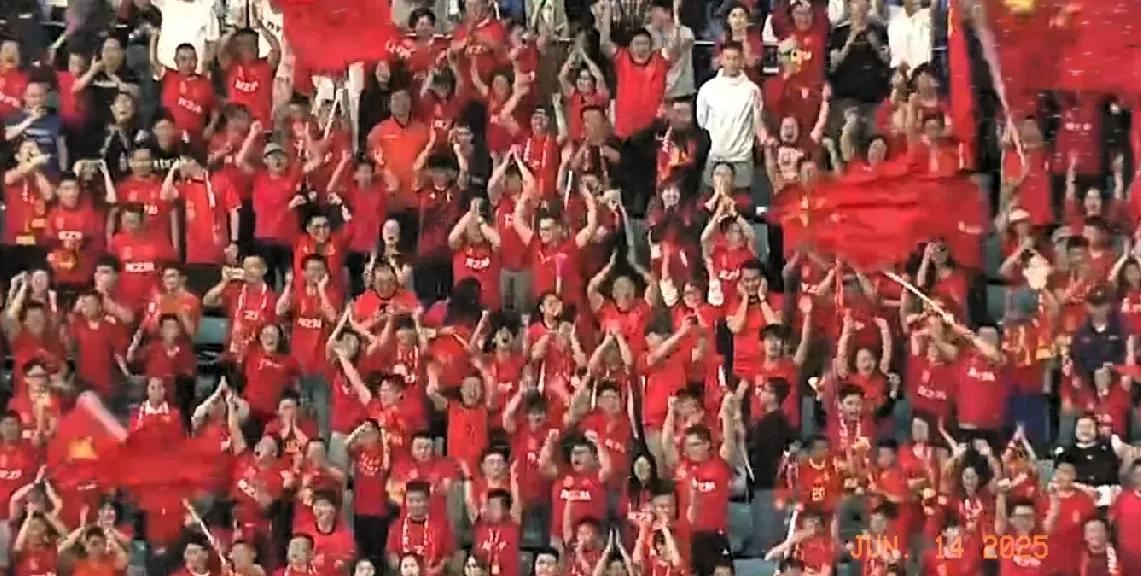 国足选帅标准：
1，年龄小于60岁，
2，了解中国足球，
3，带队打过世界杯，