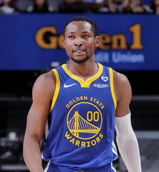 从三个方面分析为什么没有自由球员加盟勇士
目前勇士在自由市场毫无建树可从几个方面