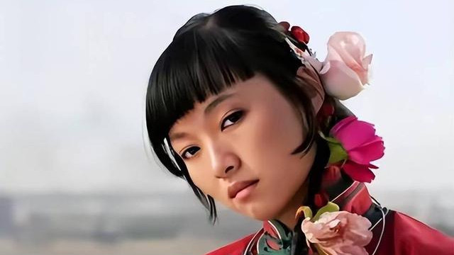 出演《亮剑》闻名全国，《闯关东》再创辉煌，为何她却迟迟不红？