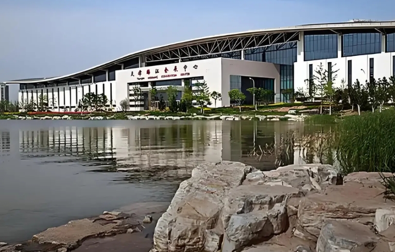 天津为了上合峰会也是竭尽全力，让世界看见大美天津。上合峰会时间定了8月31日-9