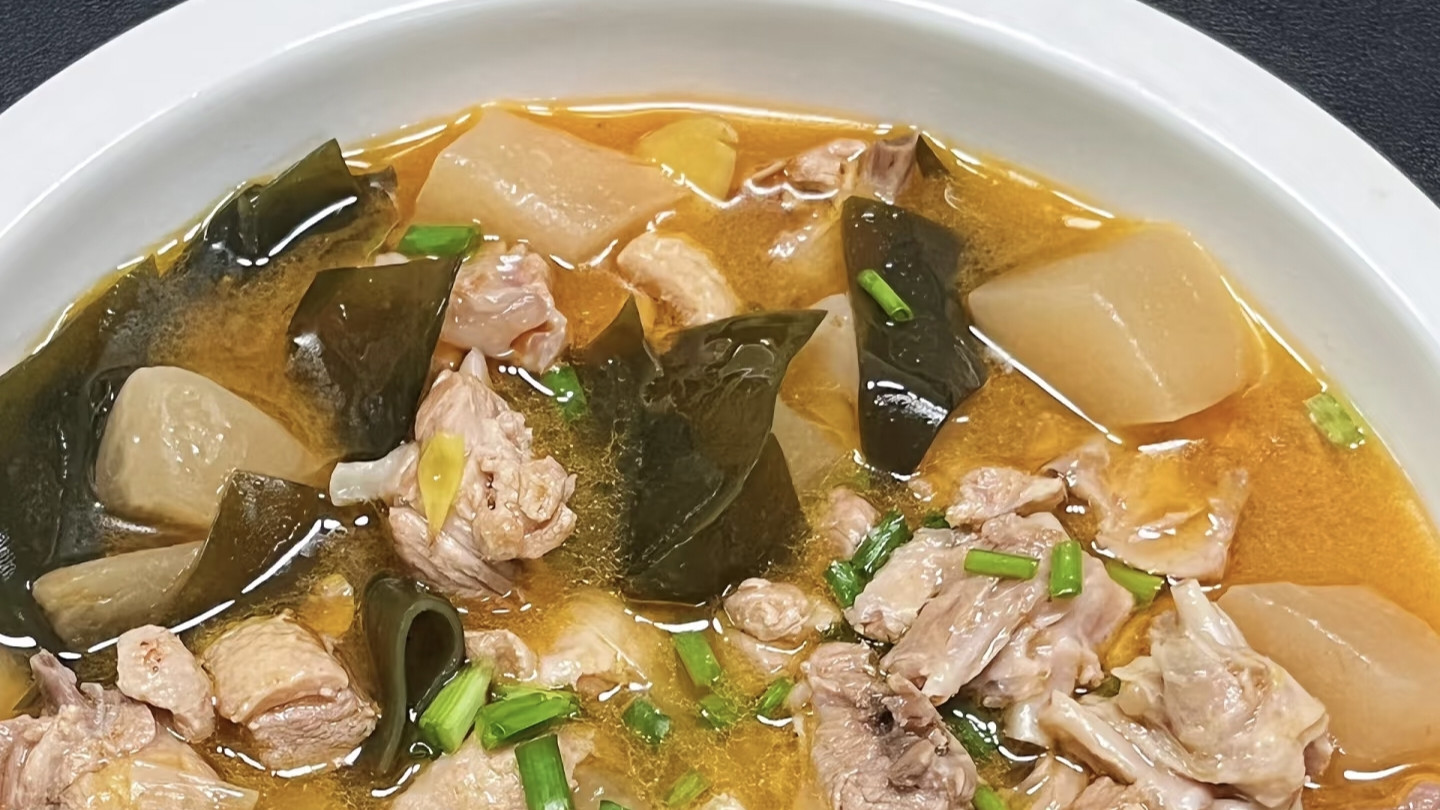 酸萝卜老鸭汤：一锅炖出家的温暖滋味