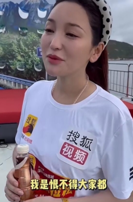 金莎为姐弟恋正名，满脸幸福

金莎最近扬眉吐气，对与男友孙丞潇的恋情满是骄傲。面