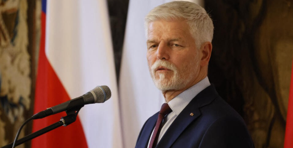 中方祭出罕见严厉手段，“拉黑”捷克总统

12日的外交部记者会上，发言人林剑宣布