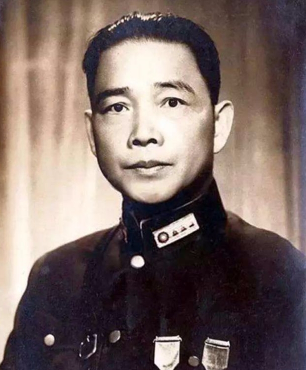 1944年，汪精卫病逝，陈璧君为他用水泥砌了一座千斤的大墓，葬于南京中山陵。2年