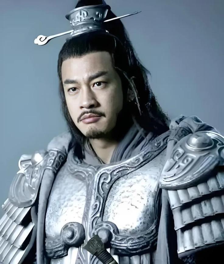 演员，何润东说，
不要怀疑我是不是文弱书生了，也不要拿我的肌肉和刘宇宁比较
在《