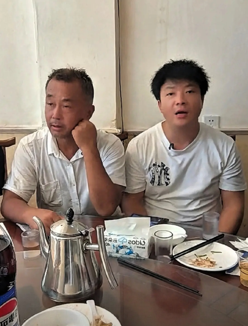 沈巍老师号召力太强大，9月6日中午在白鹤胖哥饭店为好友逗哥专场开播2小时涨粉50