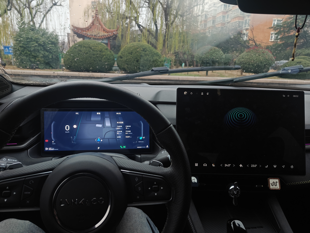 单程显示都是7个左右
但是总显示油耗12个
一直加中石化95，自己统计的是8个油