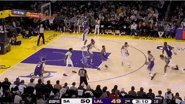 还以颜色！东契奇三分跳投再次打进，助湖人反超2分