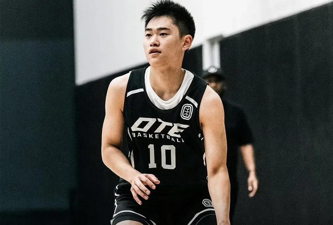 经过首场比赛的适应，代表辽宁队出战本次全运会U22男篮比赛的国青后卫赵维伦今天打