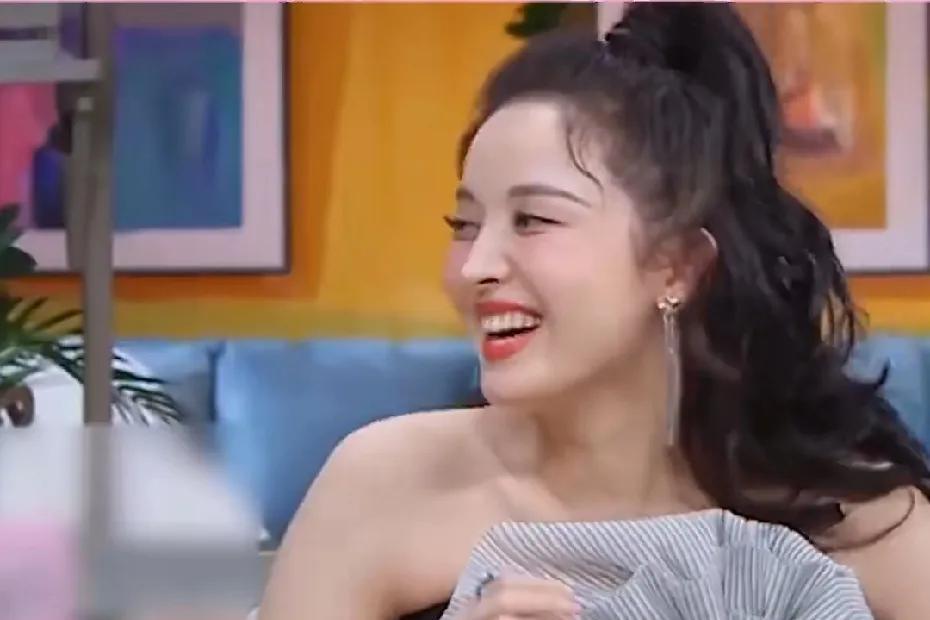 娜扎自曝曾两次表白被拒
节目上，古力娜扎提到自己表白被拒，孙艺洲一脸不可置信地问