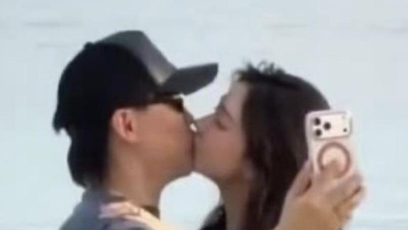 胡彦斌带妈看话剧，这是直接见家长？