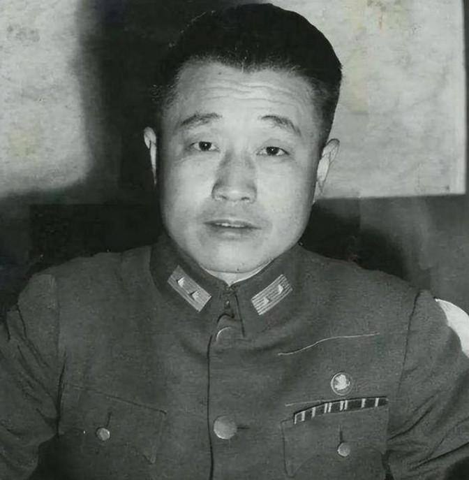1973年5月8日，杜聿明等人参观毛泽东同志旧居后，杜聿明笑着对韶山的接待同志说