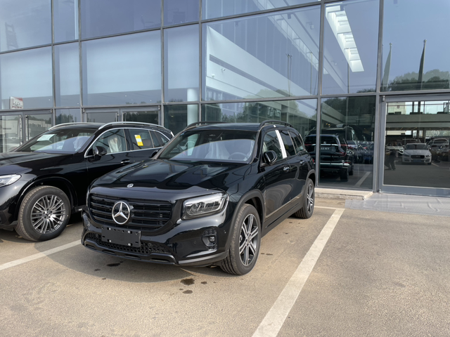 关于中网的问题
对于这个车，都还好，但唯一的一点点不满意的地方就是这个车标太大了