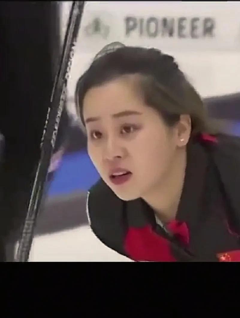 世锦赛打得火热，咱中国冰壶女队这几年成绩起起伏伏大伙儿都看在眼里。 四垒这个位置