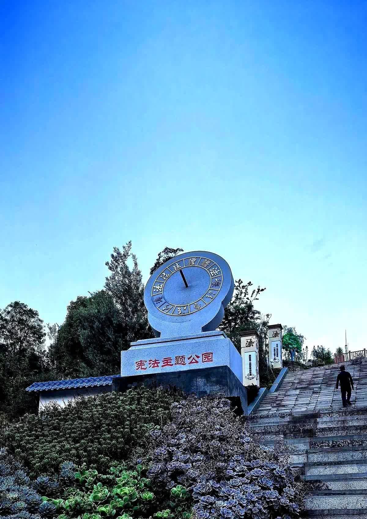 长城怼比亚迪，吉利也怼比亚迪，广汽同样怼比亚迪，仿佛在汽车圈里比亚迪把大家都给得