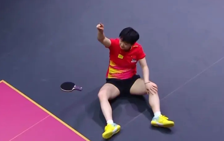 巅峰对决，世乒赛女子单打决赛孙颖莎4:3战胜队友王曼昱获得冠军。
这场比赛双方都