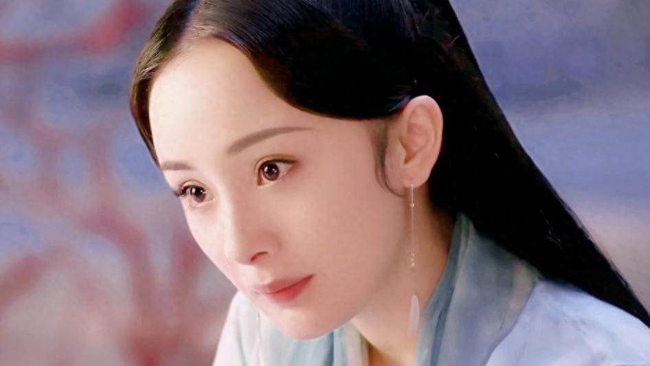 闪耀舞台，却也渴望宁静，杨幂的沉默，是保护还是无奈？