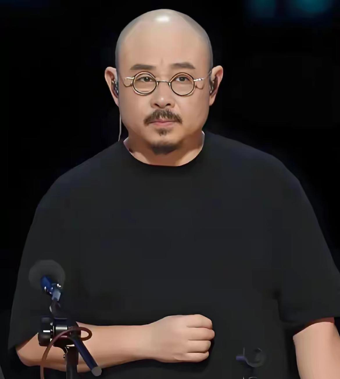 刚刚查了刀郎新疆演唱会
不查不知道，
一查真佩服，面对400万人次惊人规模，新疆