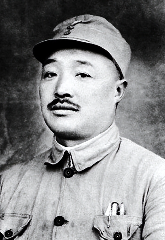 众所周知，在1955年的共和国元帅授勋仪式上，人民军队的主要缔造者朱德第一个从毛