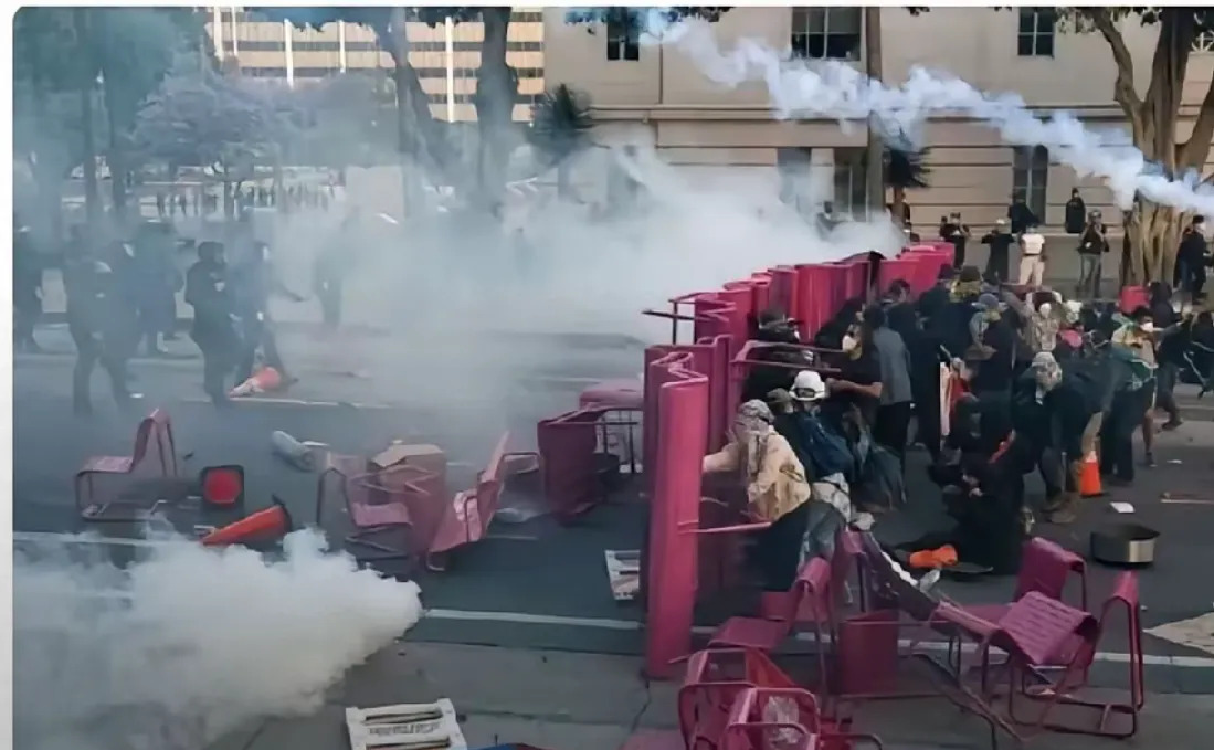 美国人等枪响，大变要来了











---











你