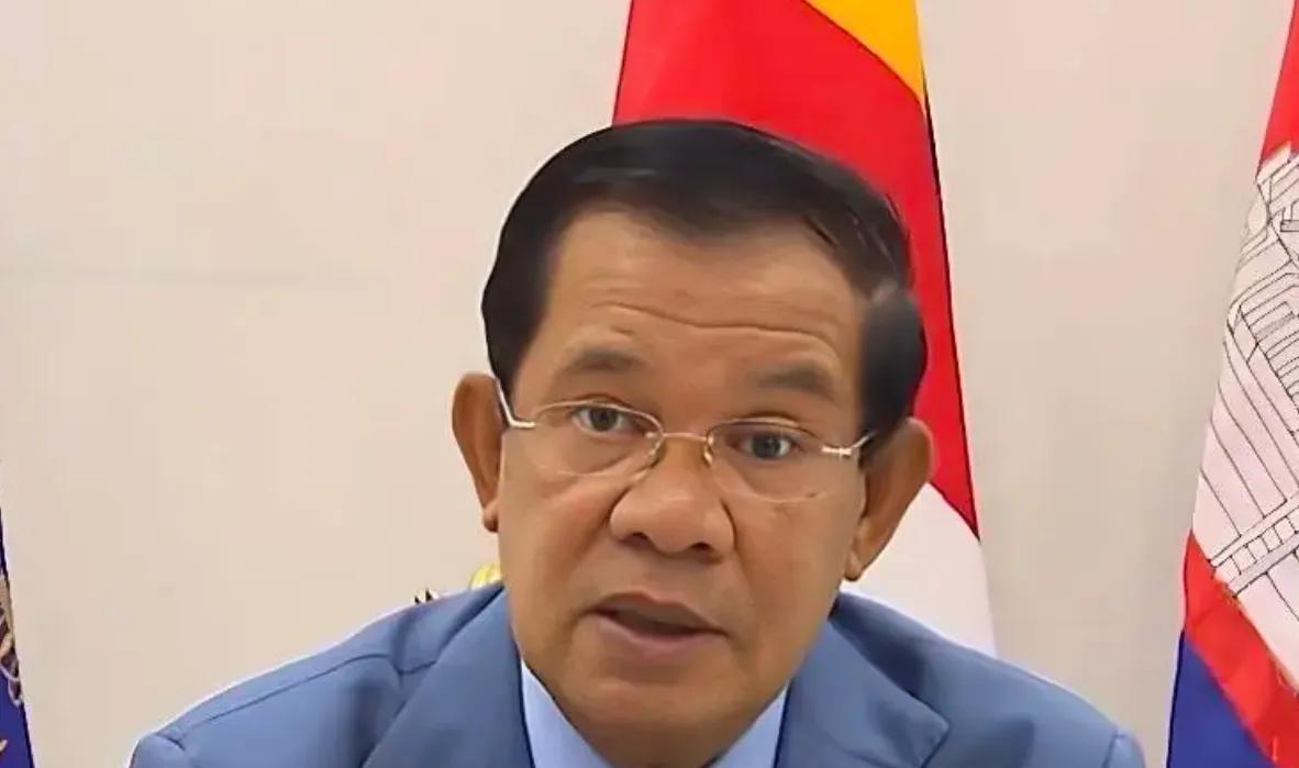 洪森对阿努廷很失望，也很生气，开始出手了。据报道，泰国和柬埔寨军队在泰柬边境乌汶